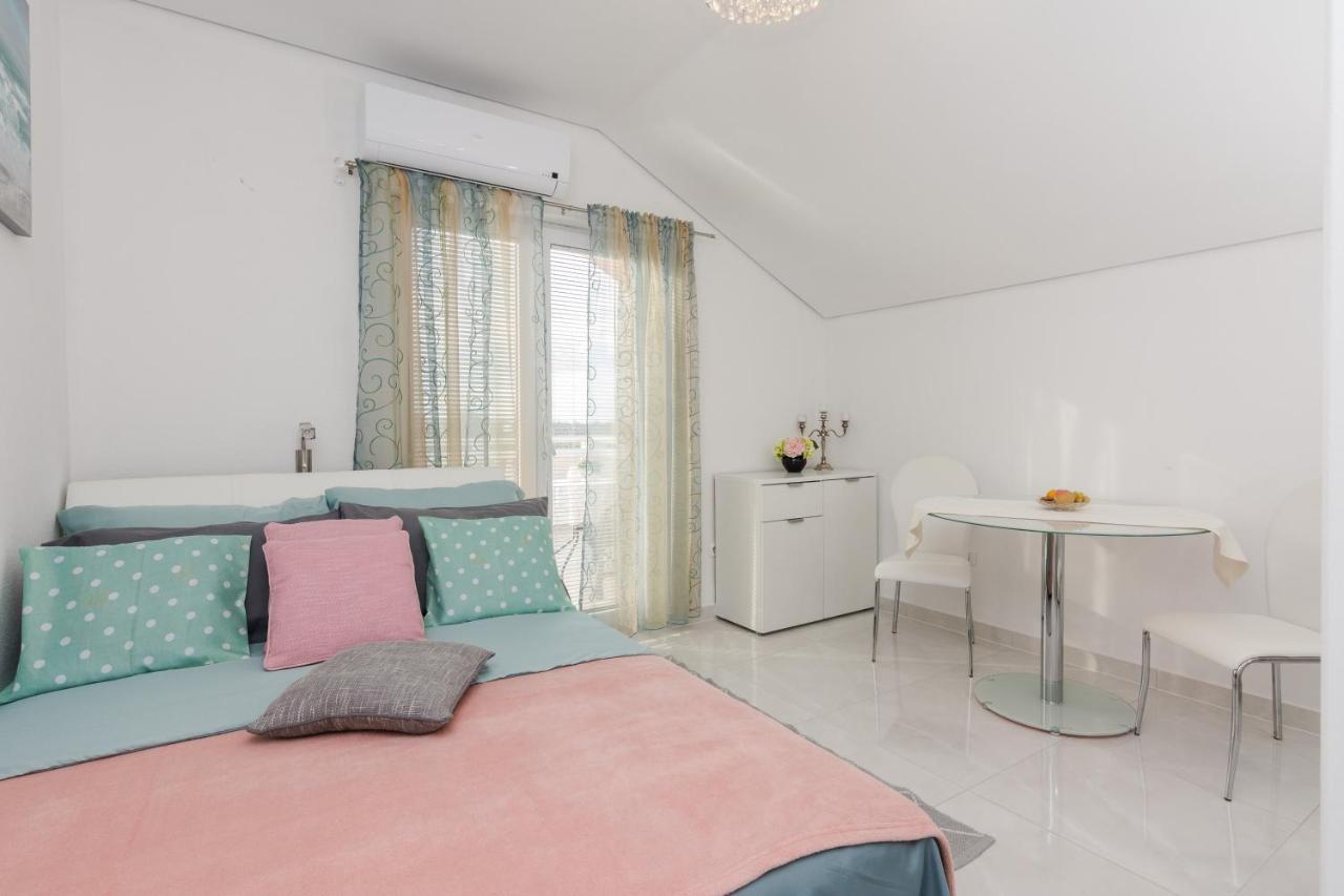Villa Flora Maris Apartments Privlaka  Ngoại thất bức ảnh