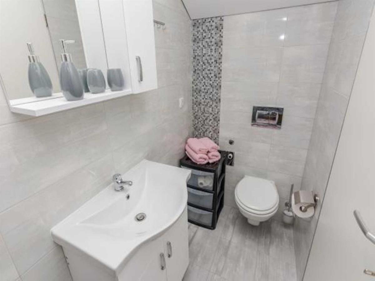 Villa Flora Maris Apartments Privlaka  Ngoại thất bức ảnh